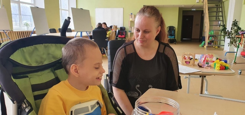 Как «Реальная помощь» обучает семьи с ТМНР в Хабаровске