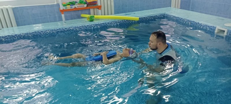 В Хабаровске тренеров по плаванию обучили гидрореабилитации детей с ОВЗ  