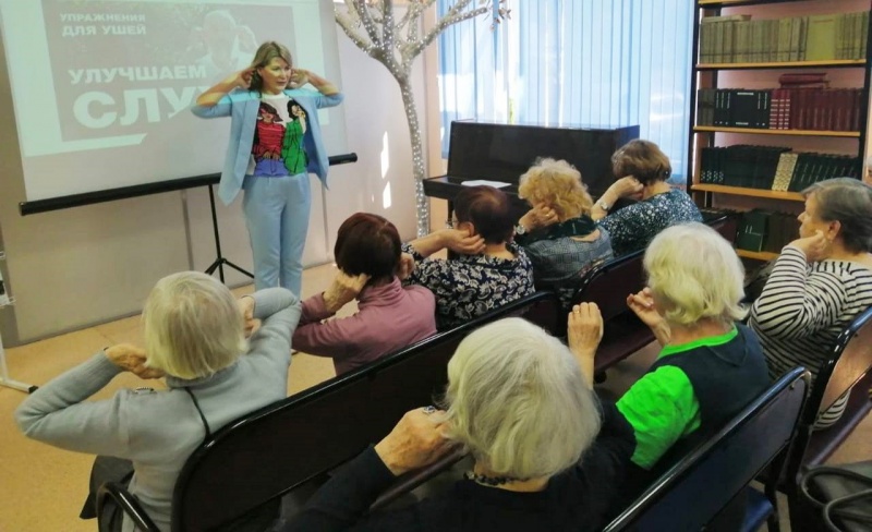 Людям с нарушением слуха в Хабаровске помогают социализироваться